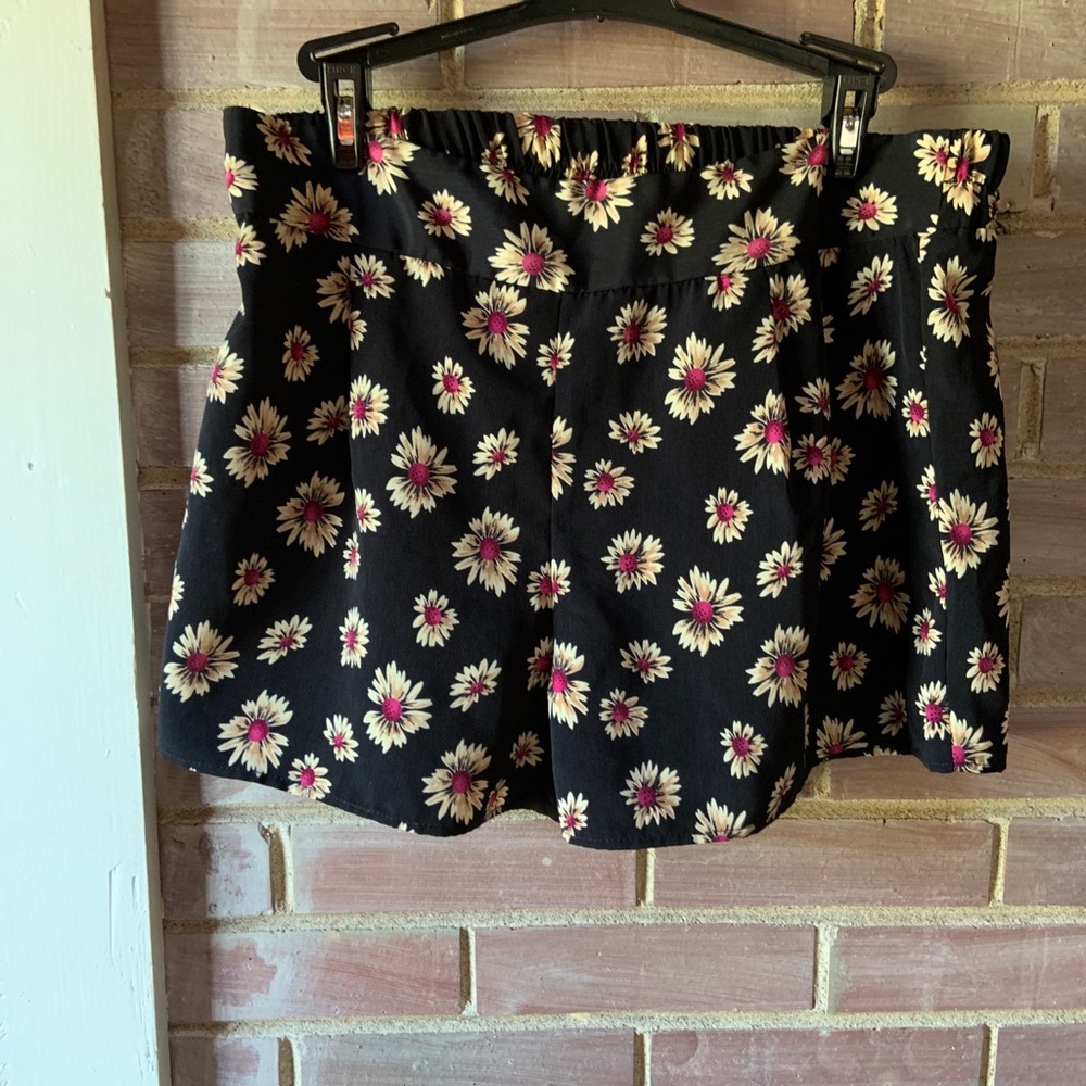 Daisy shorts